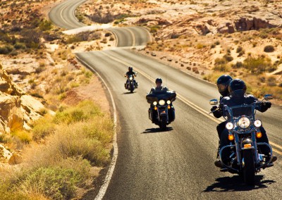 Viaggia in sella ad un Harley Davidson
